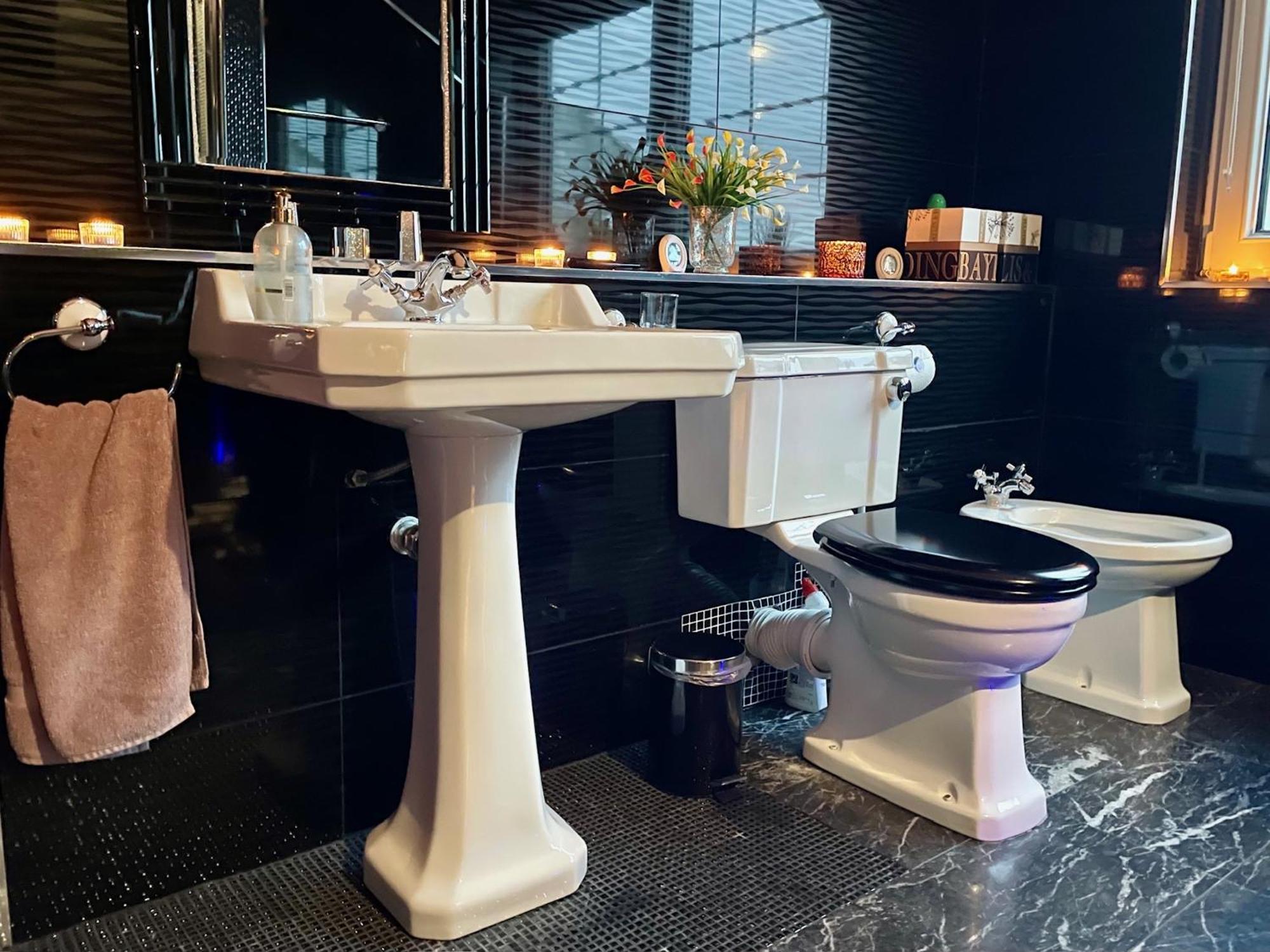 Finn Village - Loch Lomond Villa B&B - Black Room With Jacuzzi-Style Bath Glasgow Exterior foto