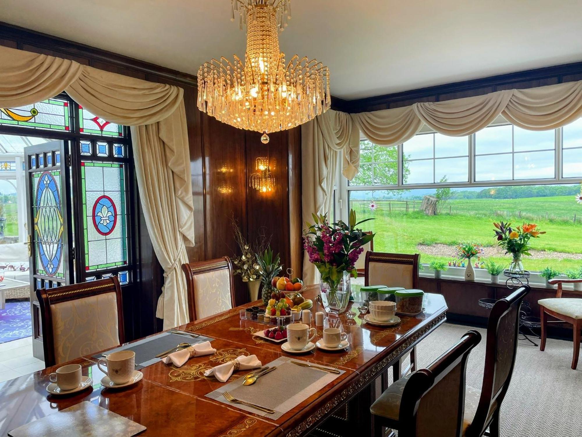 Finn Village - Loch Lomond Villa B&B - Black Room With Jacuzzi-Style Bath Glasgow Exterior foto